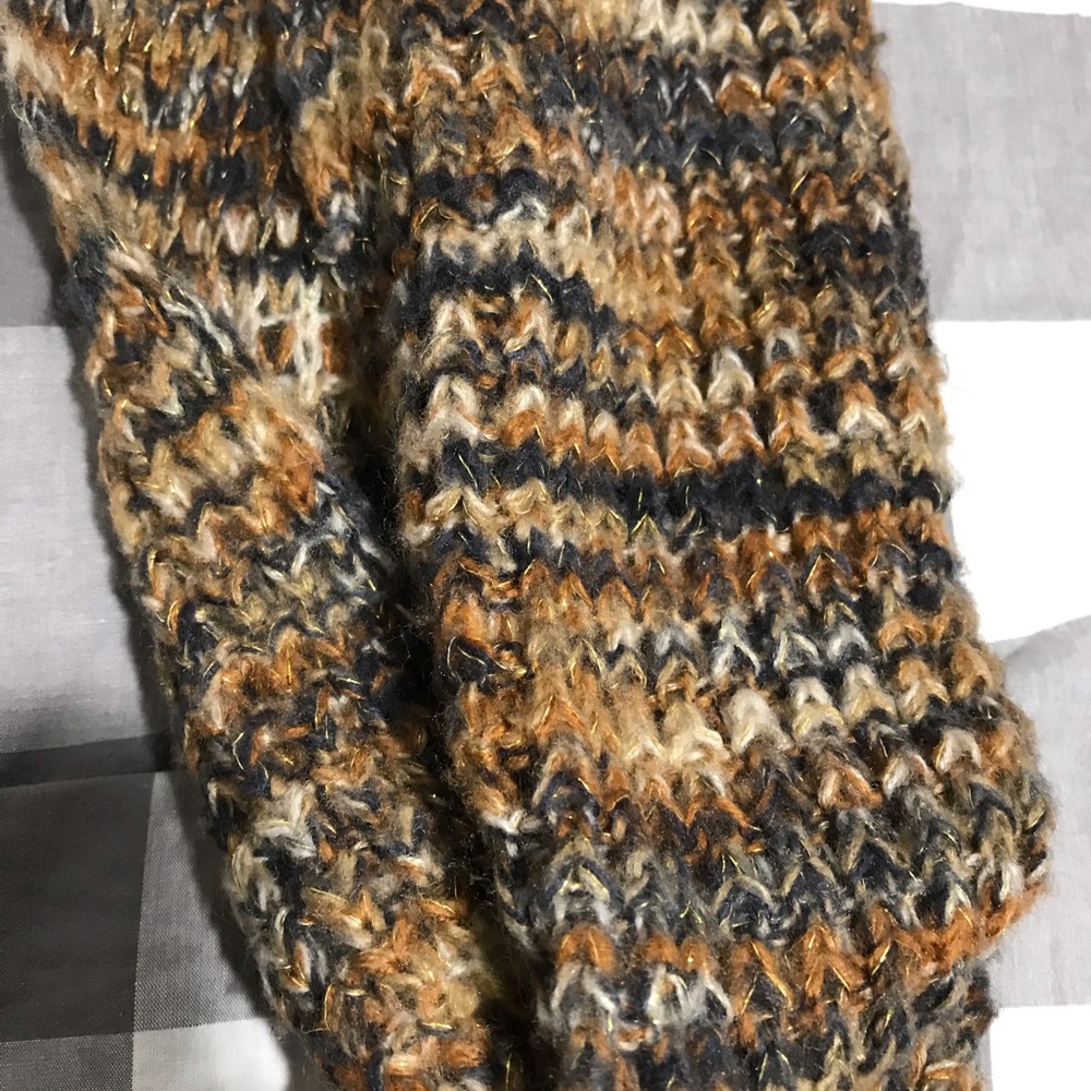 Scarfs - Picture 4 of 4